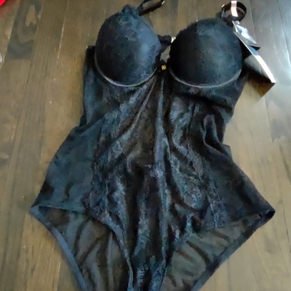 Daisy Fuentes teddy in black